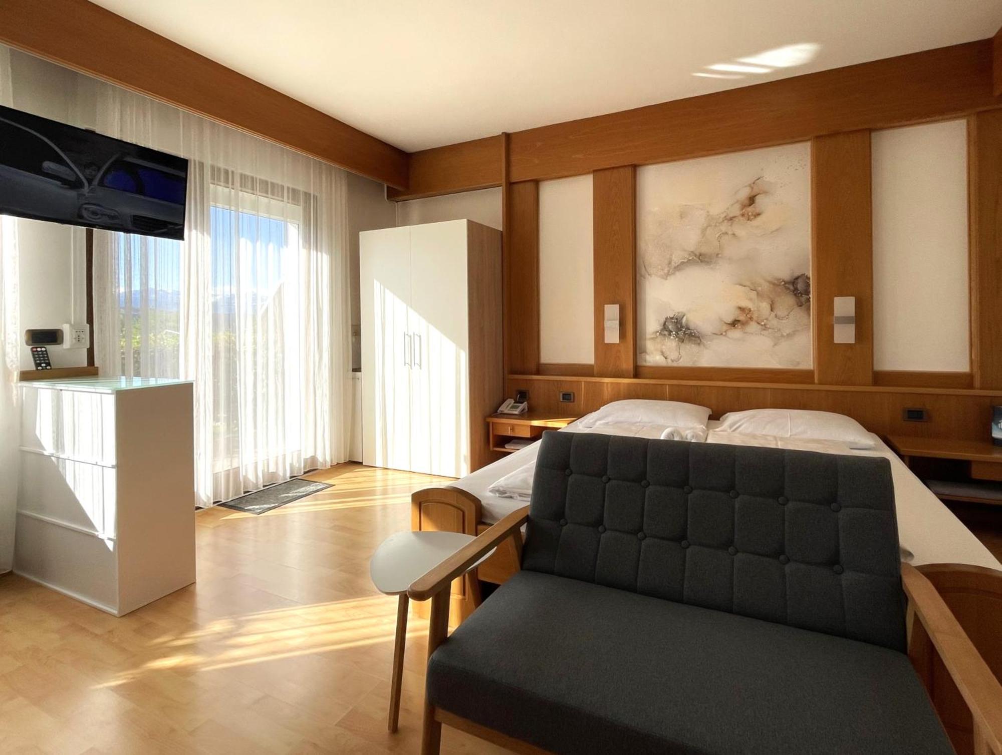 Hotel Garni Gruener Baum Laives Rom bilde